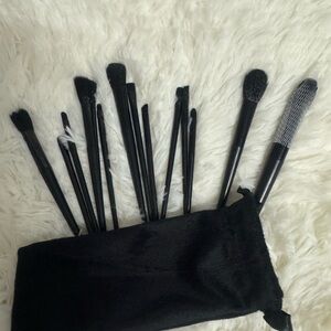 13 pcs Black Makeup Brush Set. Brand new.
